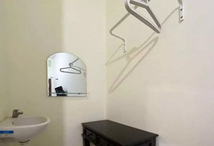 ペンション Reddoorz Syariah @ Pahlawan Sidoarjo