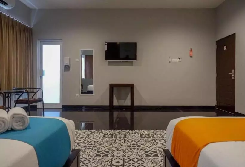 Sans Hotel Empress Simpang Lima