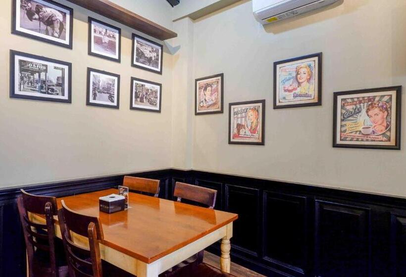 Sans Hotel Empress Simpang Lima