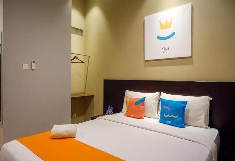 Sans Hotel Empress Simpang Lima