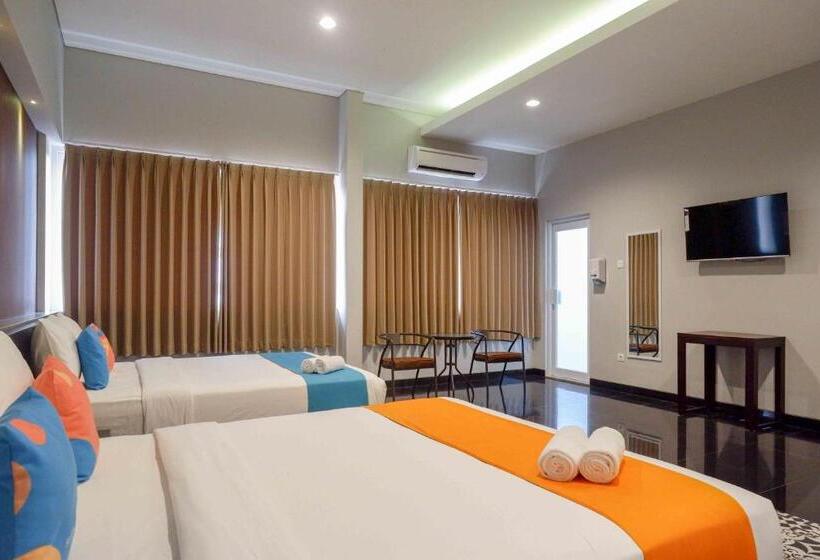 Sans Hotel Empress Simpang Lima