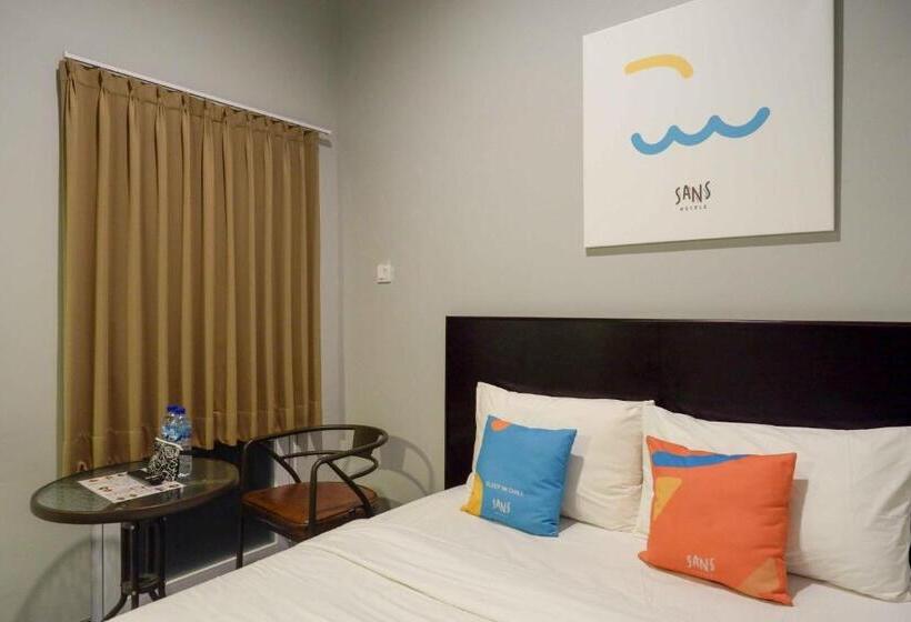 Sans Hotel Empress Simpang Lima