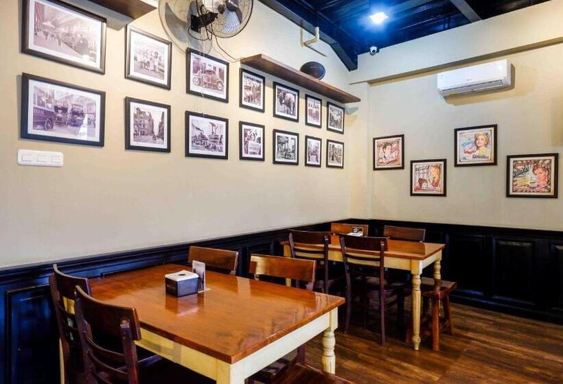 Sans Hotel Empress Simpang Lima