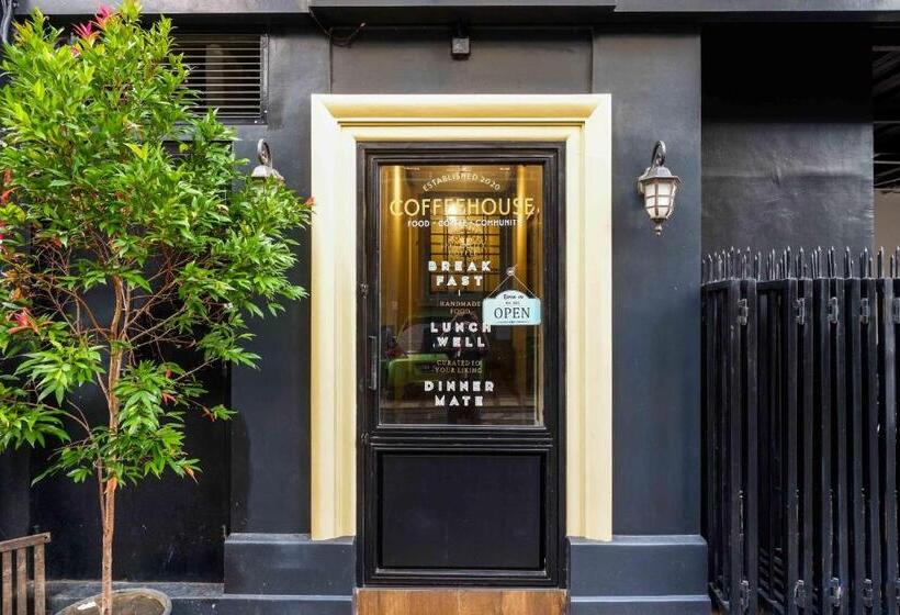 Sans Hotel Empress Simpang Lima