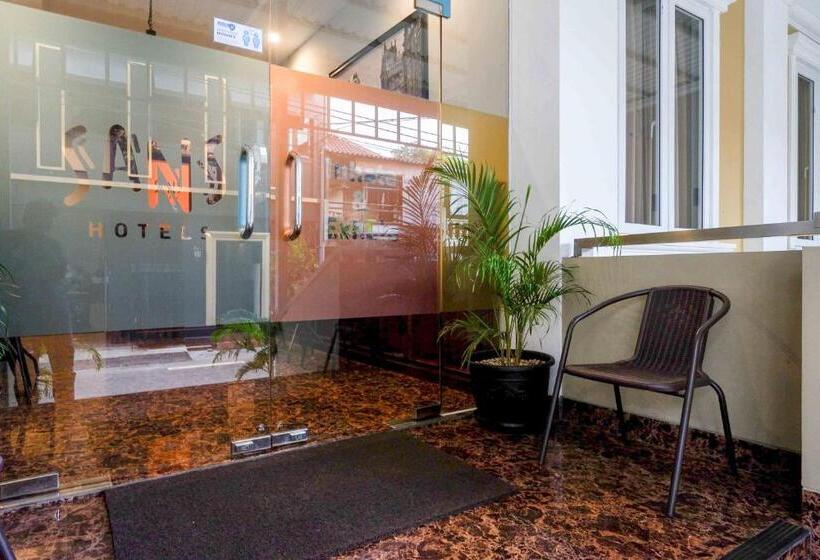 Sans Hotel Empress Simpang Lima