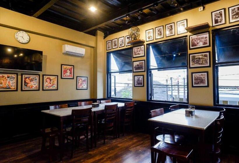 Sans Hotel Empress Simpang Lima