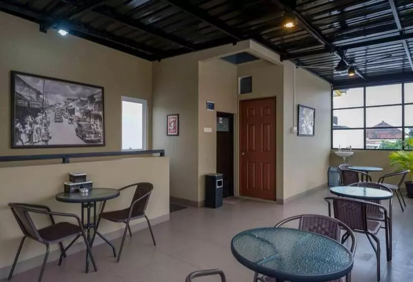 Sans Hotel Empress Simpang Lima