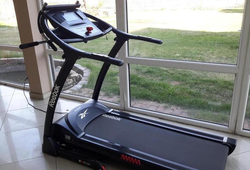 Общежитие Easy Stay Apartments