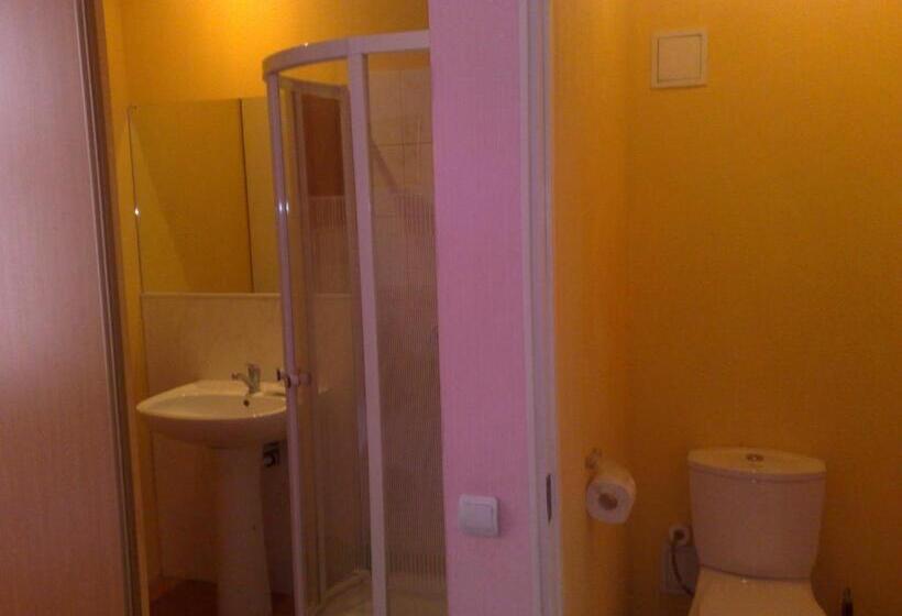 Общежитие Easy Stay Apartments