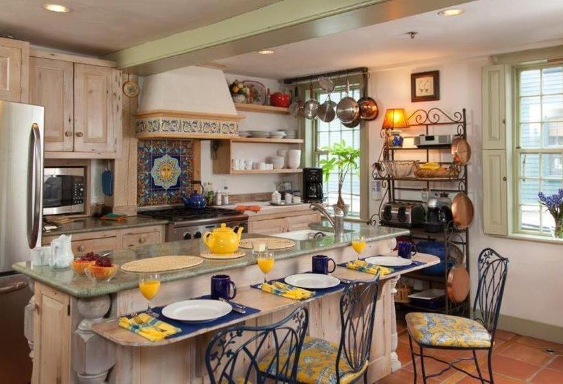 مبيت وإفطار Captain Simeon Potter House