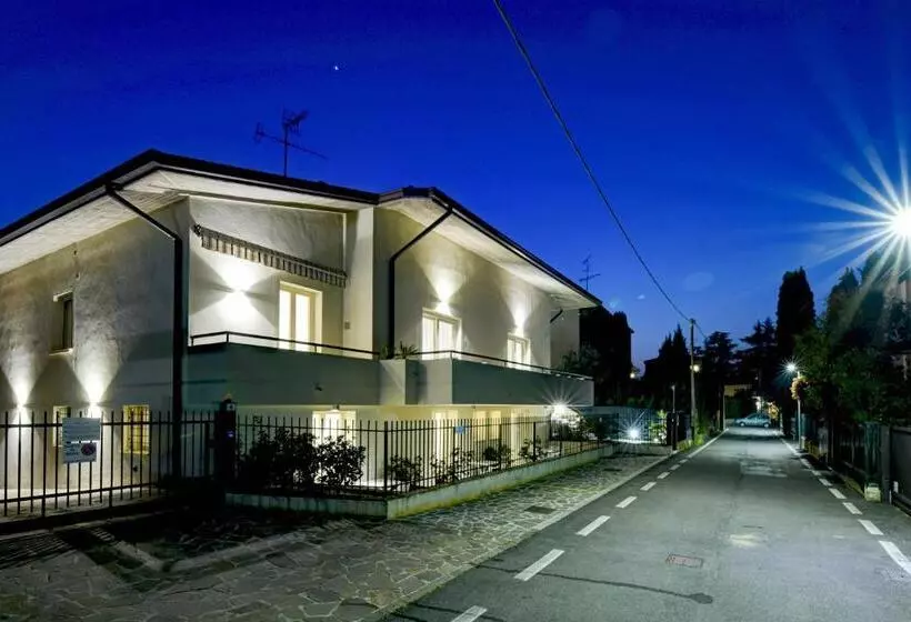 Aamiaismajoitus (B&B) Garda Diamant