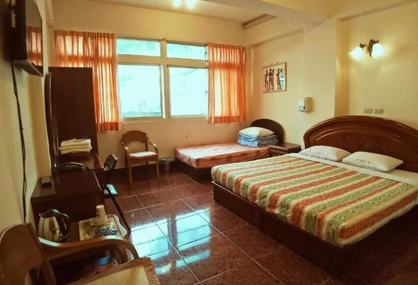 تختخواب و صبحانه Sun Moon Lake Fisherman Homestay