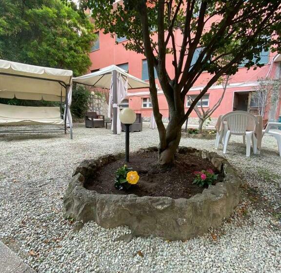 בית מלון כפרי Villa Flora