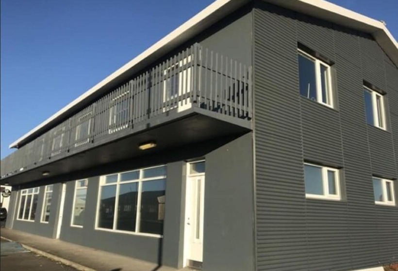 هتل Black Beach Guesthouse