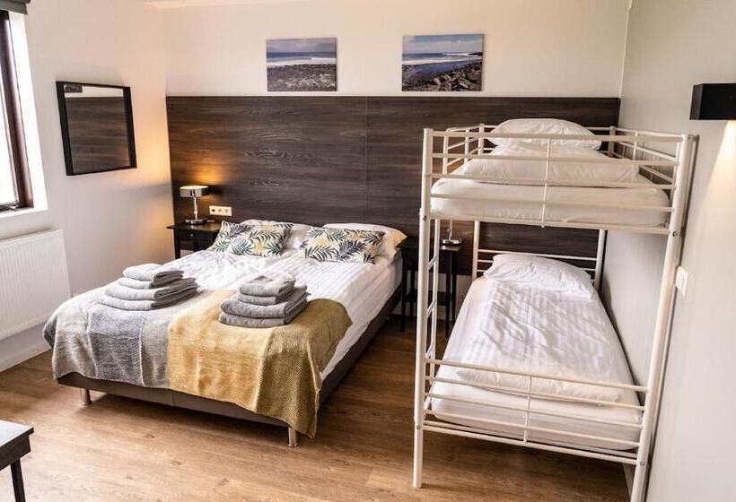 هتل Black Beach Guesthouse