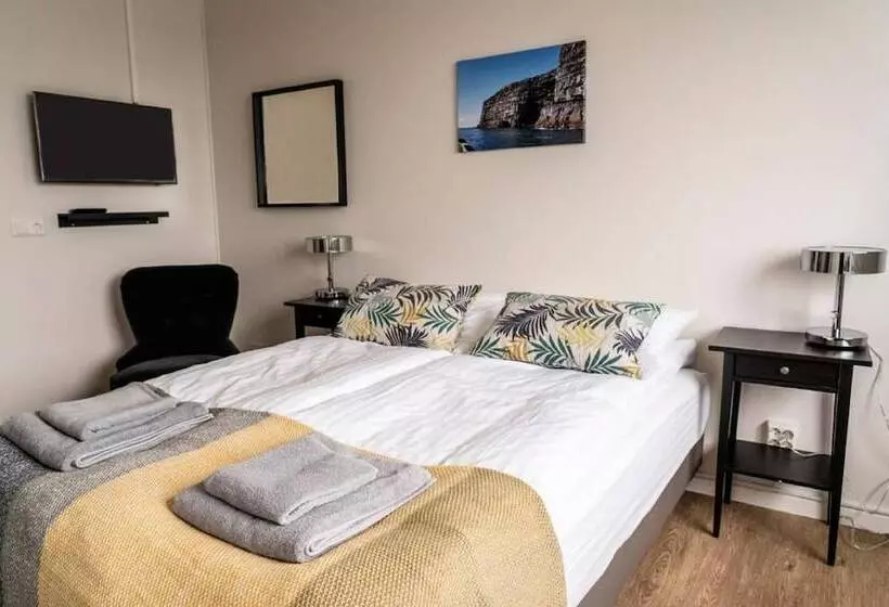 Hotel Black Beach Guesthouse