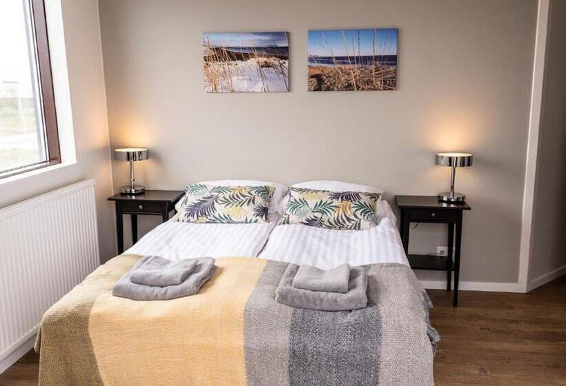 هتل Black Beach Guesthouse