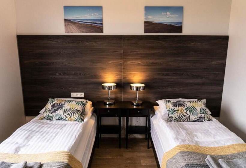 هتل Black Beach Guesthouse