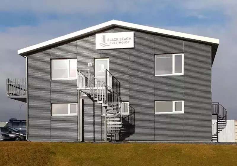 Hotel Black Beach Guesthouse