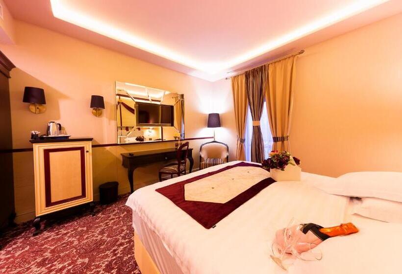 ホテル Cardinal Domeniile Martinutzi