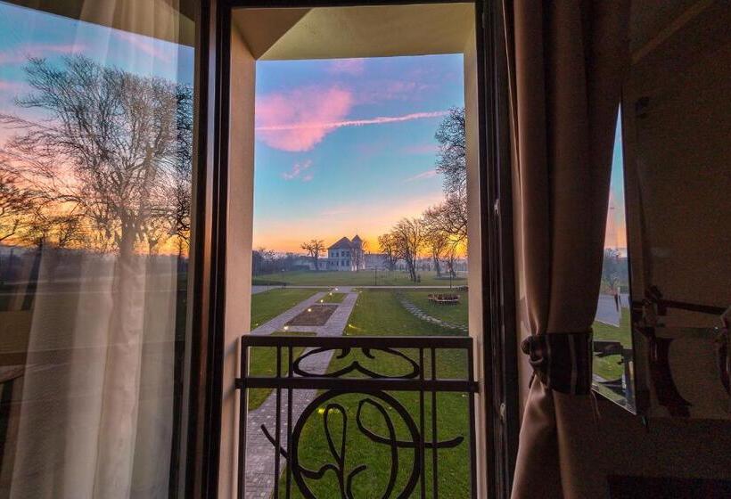 ホテル Cardinal Domeniile Martinutzi