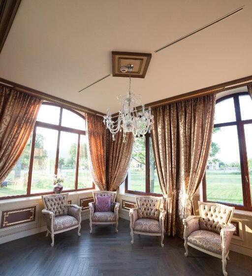 ホテル Cardinal Domeniile Martinutzi