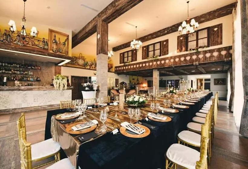 ホテル Cardinal Domeniile Martinutzi