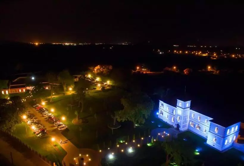 ホテル Cardinal Domeniile Martinutzi