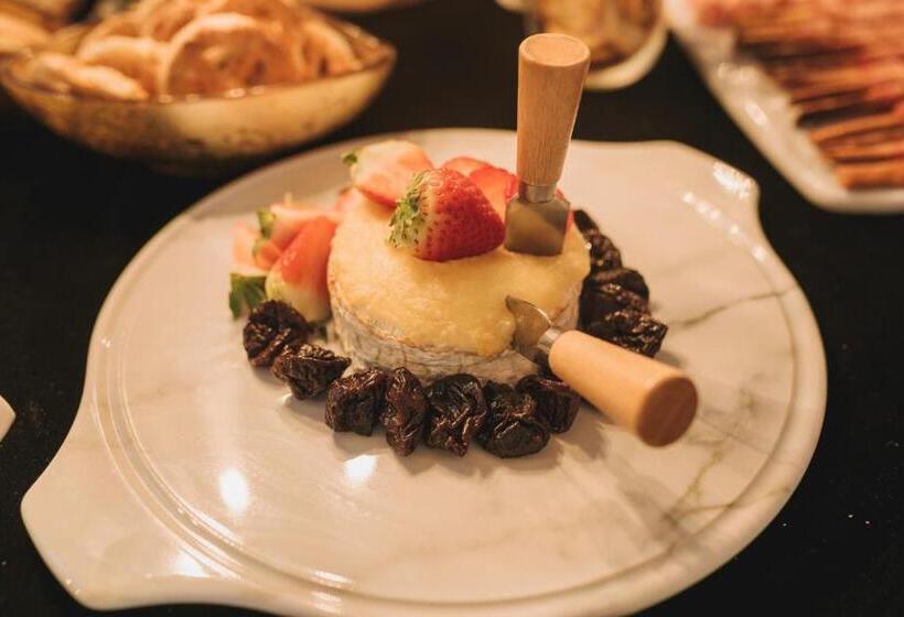 ホテル Cardinal Domeniile Martinutzi