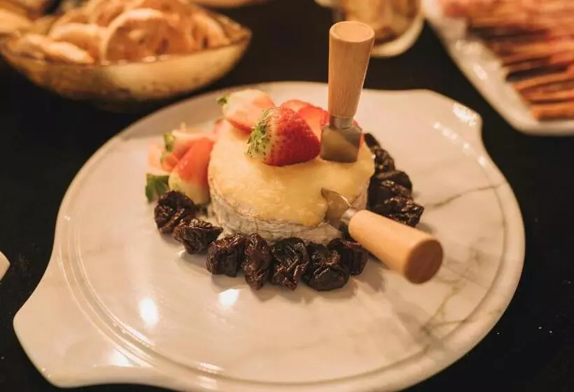 ホテル Cardinal Domeniile Martinutzi