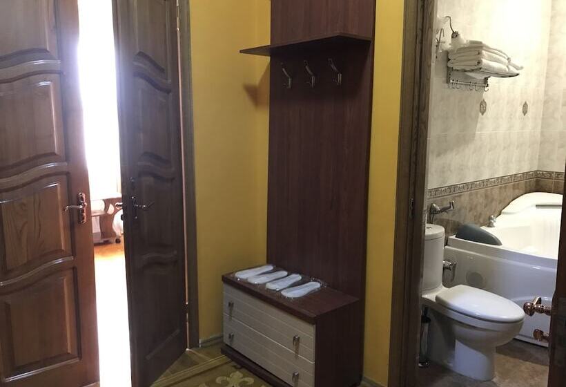 ホテル Family House