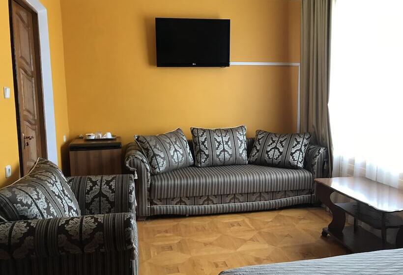 ホテル Family House