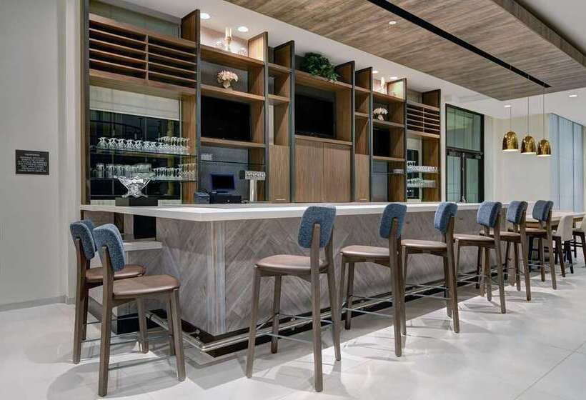 בית מלון כפרי Hilton Garden Inn Madison Huntsville Airport