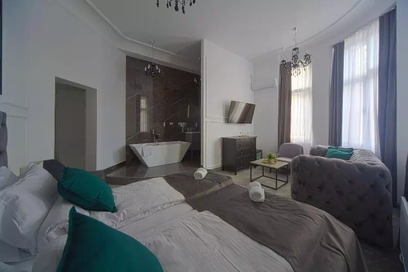 هتل Kings Palace Suites