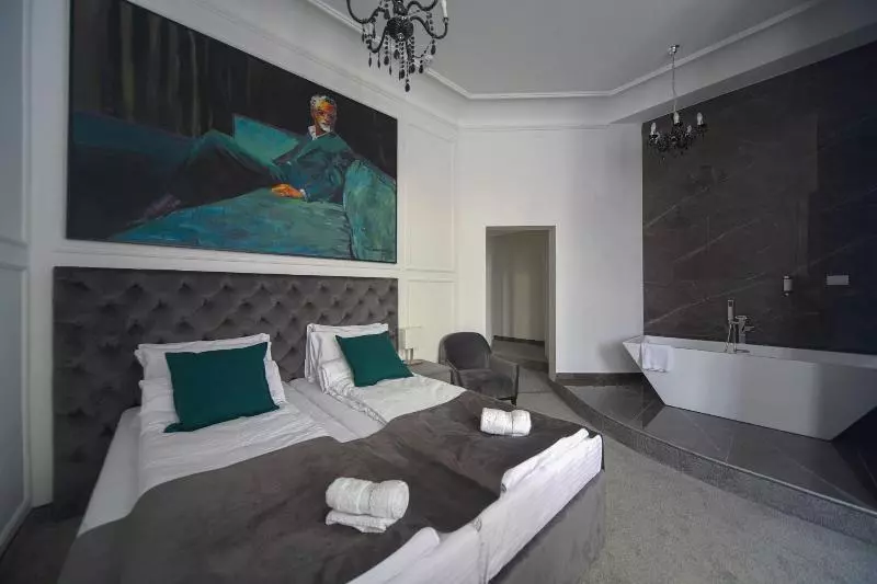 هتل Kings Palace Suites