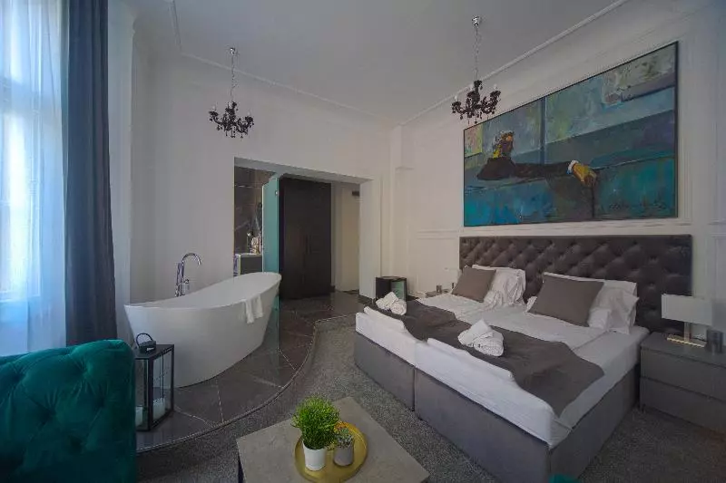 هتل Kings Palace Suites