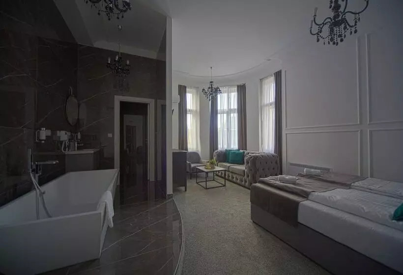 هتل Kings Palace Suites