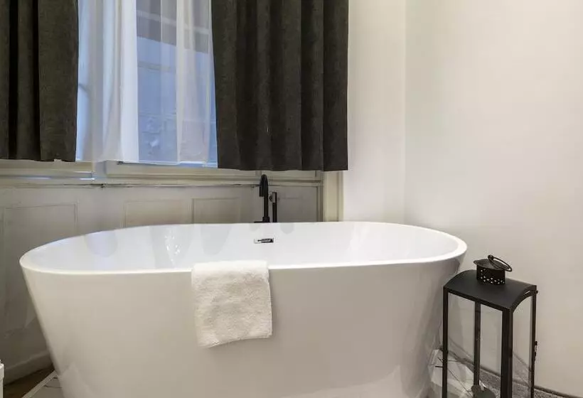 هتل Kings Palace Suites