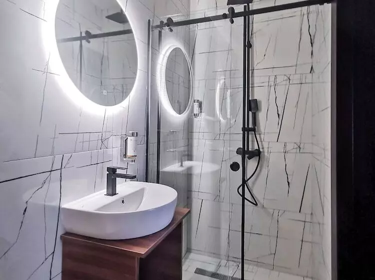 هتل Kings Palace Suites