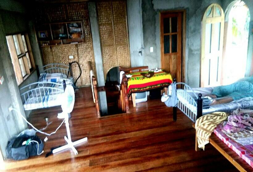 Hotel Reggae Vibes De Isla Romblon   Hostel