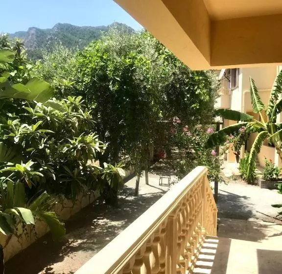 Gözdem Apart
