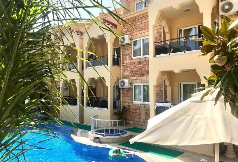 Gözdem Apart