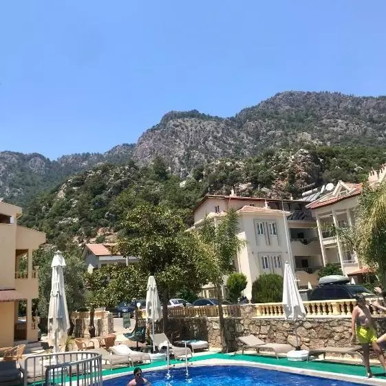 Gözdem Apart