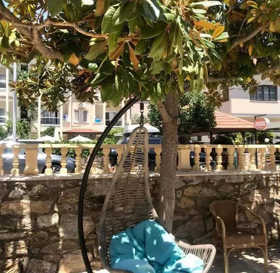 Gözdem Apart