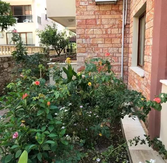 Gözdem Apart