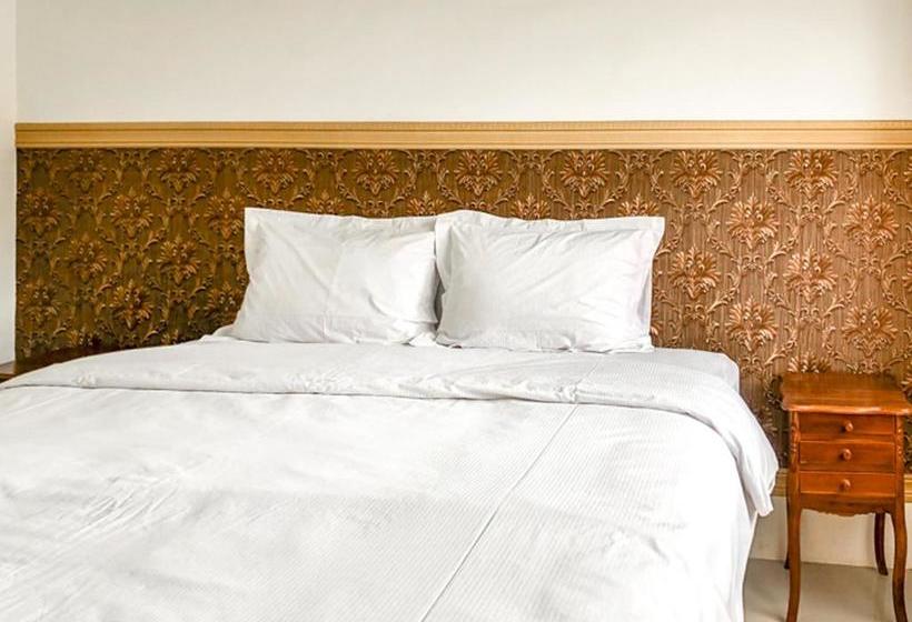 Hotel Adisa Homestay Near Saiful Anwar Malang