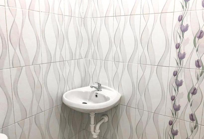 Hotel Adisa Homestay Near Saiful Anwar Malang