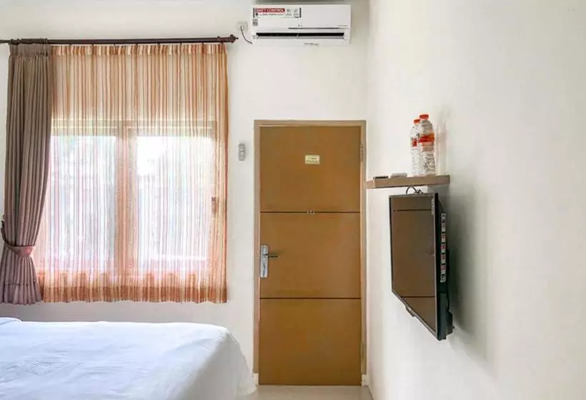 Hotelli Adisa Homestay Near Saiful Anwar Malang