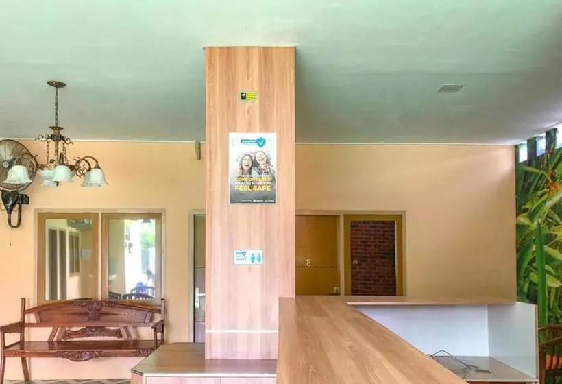 Hotelli Adisa Homestay Near Saiful Anwar Malang