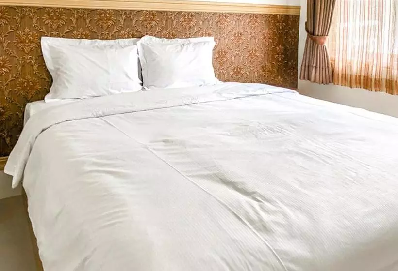 Hotelli Adisa Homestay Near Saiful Anwar Malang